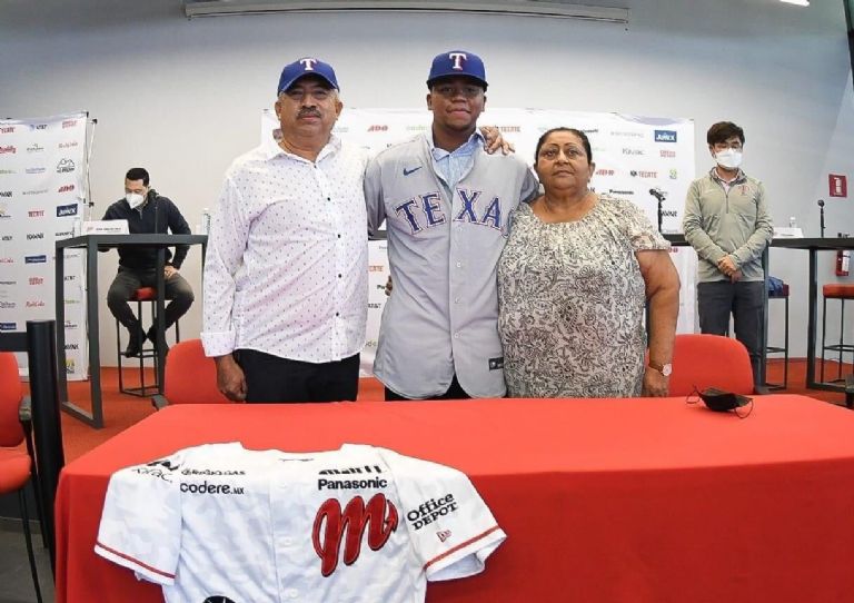 Quintanarroense en Texas Rangers